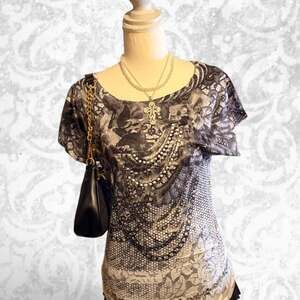 2000a Black & White Floral Chain Print Blouse